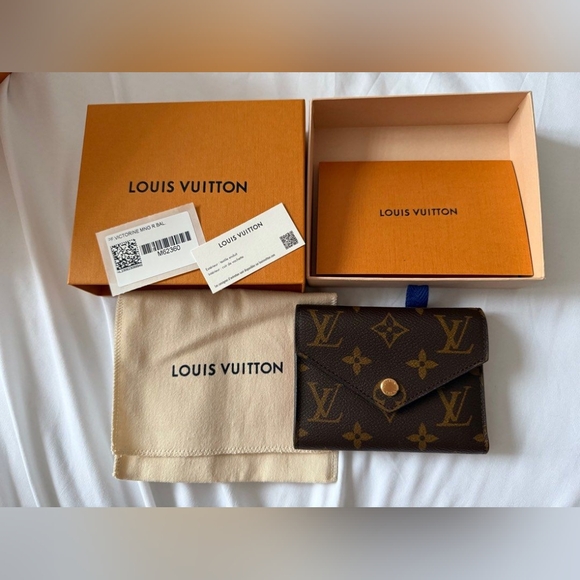 Louis Vuitton Victorine Wallet - Picture 1 of 11